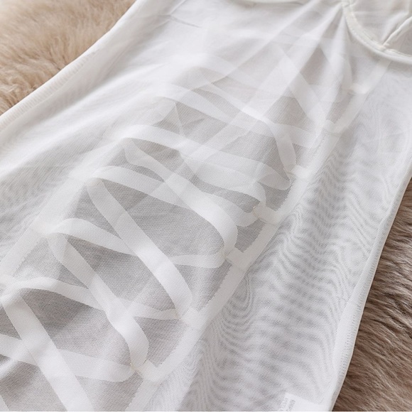 White Mesh dress, fully open back - Picture 8 of 11